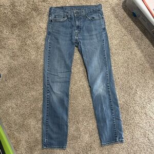 Men’s medium wash jeans